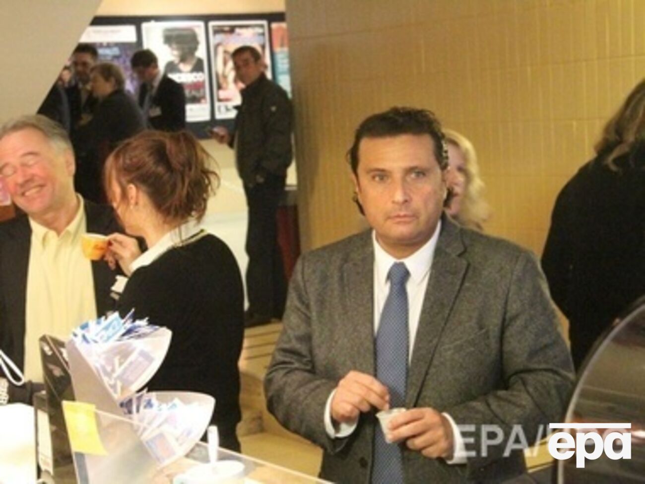 Скеттино все обвинения отрицает и называет себя "козлом отпущения"