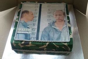 Полтораку на день рождения подарили торт с Путиным. Фоторепортаж