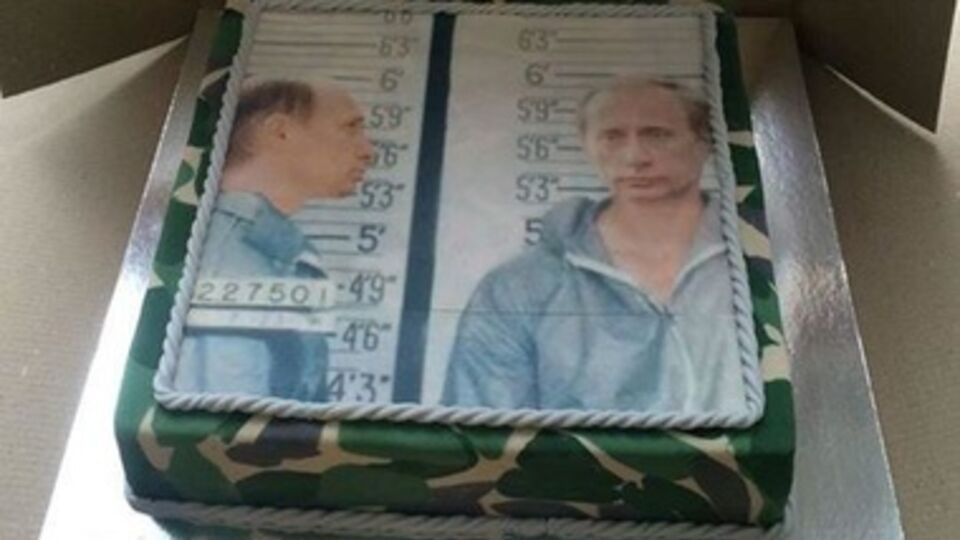 Полтораку на день рождения подарили торт с Путиным. Фоторепортаж