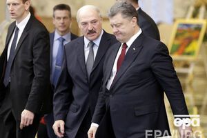 Петр Порошенко и Александр Лукашенко после переговоров "нормадской четверки" во Дворце независимости в Минске утром 12 февраля