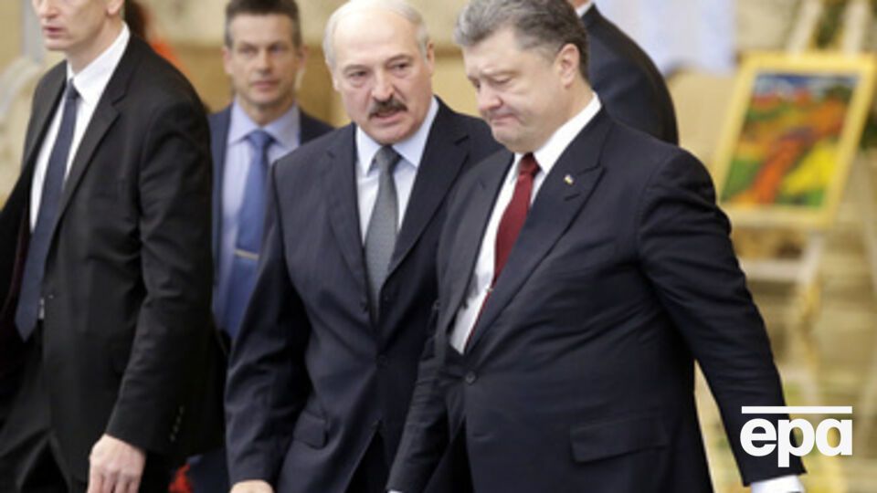 Петр Порошенко и Александр Лукашенко после переговоров "нормадской четверки" во Дворце независимости в Минске утром 12 февраля