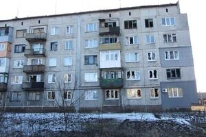 По данным местных СМИ, снаряды попали на территорию детского сада, в некоторых домах выбиты оконные стекла