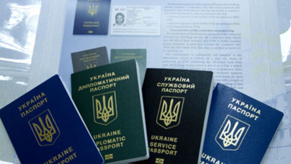 Новые украинские паспорта соответствуют международным стандартам