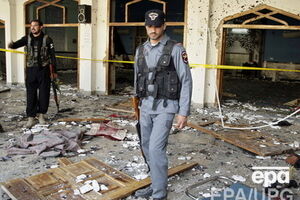 Один из террористов привел свое взрывное устройство в действие на входе в мечеть, еще двоих позже застрелили полицейские