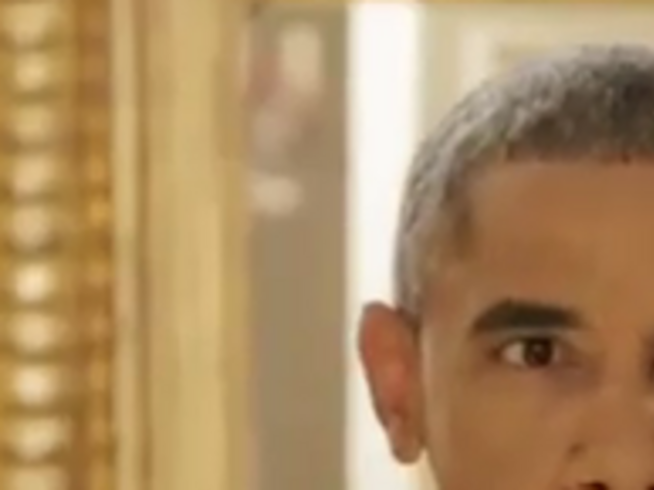 Обама играет с мимикой в зеркале