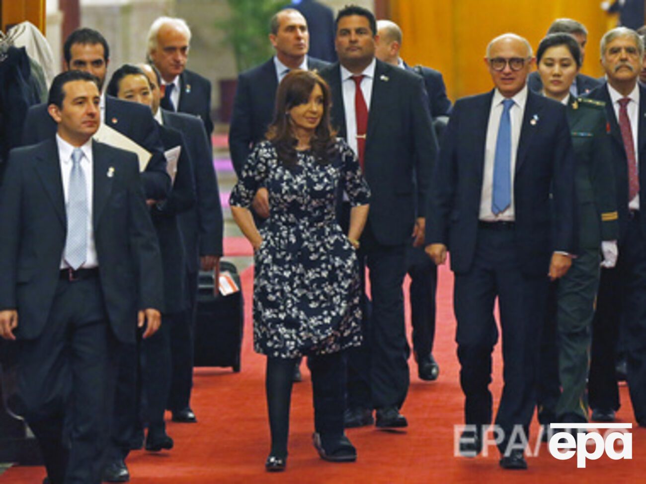 Помимо главы государства, по делу проходят министр иностранных дел и еще несколько чиновников