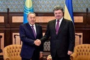 Порошенко получил приглашение посетить Казахстан