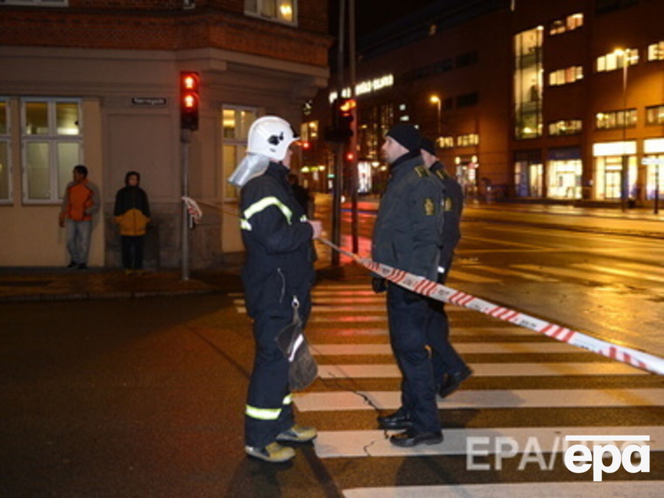 На дебатах присутствовал скандальный шведский художник Ларс Вилкс, известный своими карикатурами на пророка Мухаммеда, но он не пострадал