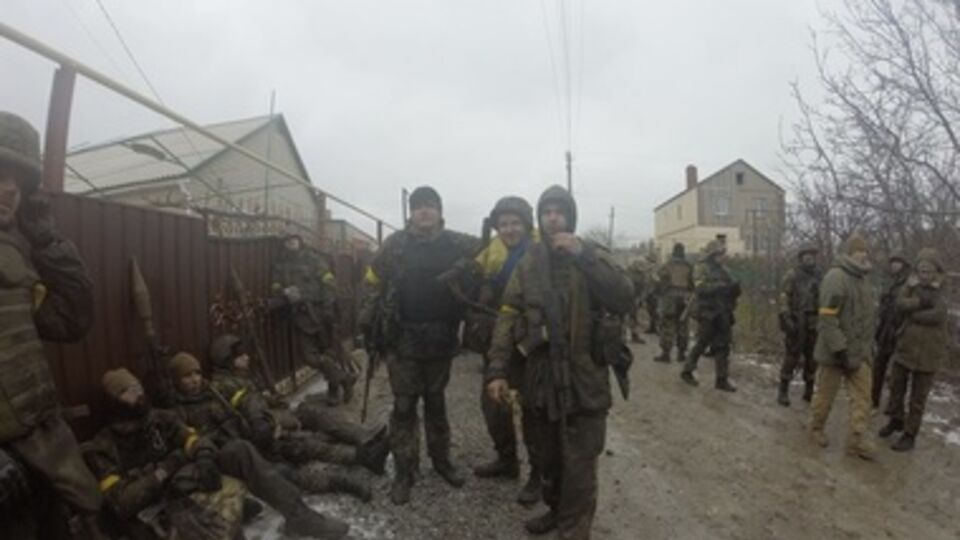 "Азов": Бойцы полка с собратьями из других подразделений ведут ожесточенные ночные бои