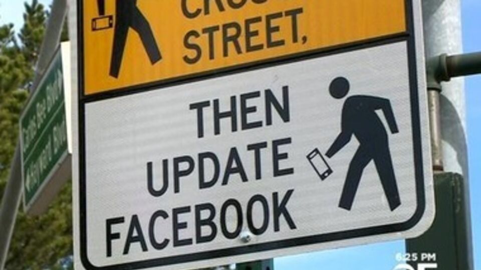 Специальные дорожные знаки в американском городке