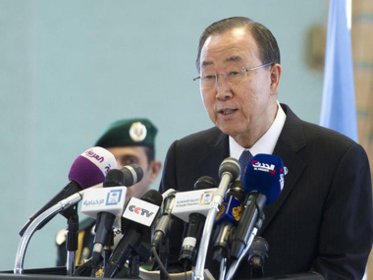 Пан Ги Мун обеспокоен обстрелами Дебальцево