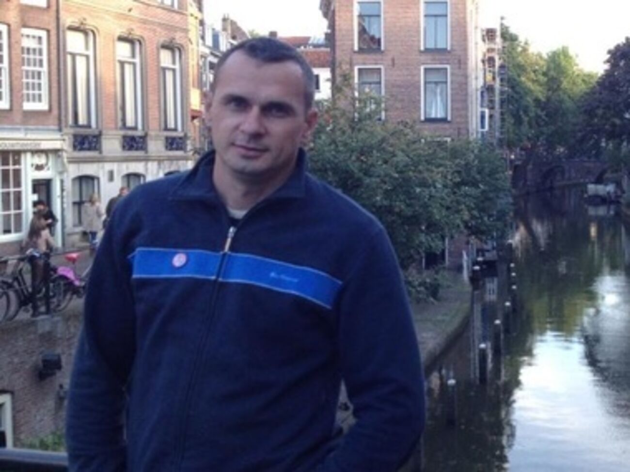 Олег Сенцов был арестован в мае прошлого года в Симферополе, затем --- вывезен в Москву