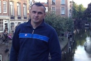 Олег Сенцов был арестован в мае прошлого года в Симферополе, затем --- вывезен в Москву