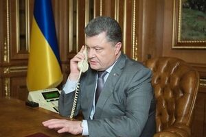 Петр Порошенко поговорил по телефону с Владимиром Путиным и Ангелой Меркель