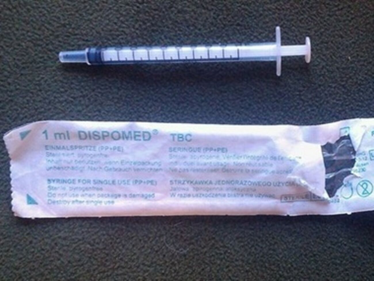 В Министерстве здравоохранения кто-то наживается на закупке ненужных шприцов без игл, считает Доник