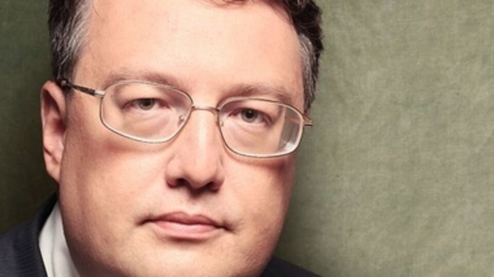 Геращенко: Операторы мобильной связи, акций которых принадлежат резидентам РФ, вольно или не вольно помогают российско-фашистским агрессорам