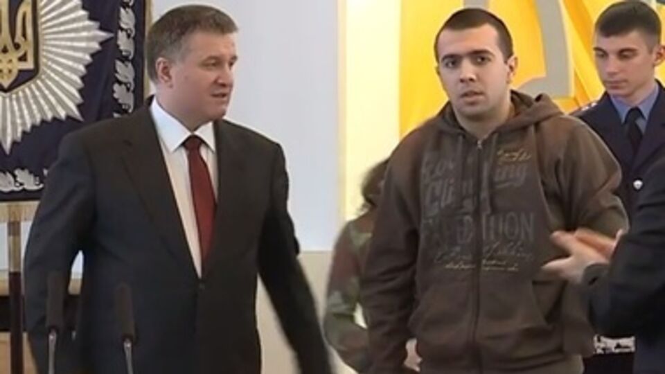 Аваков вручил награды украинским солдатам