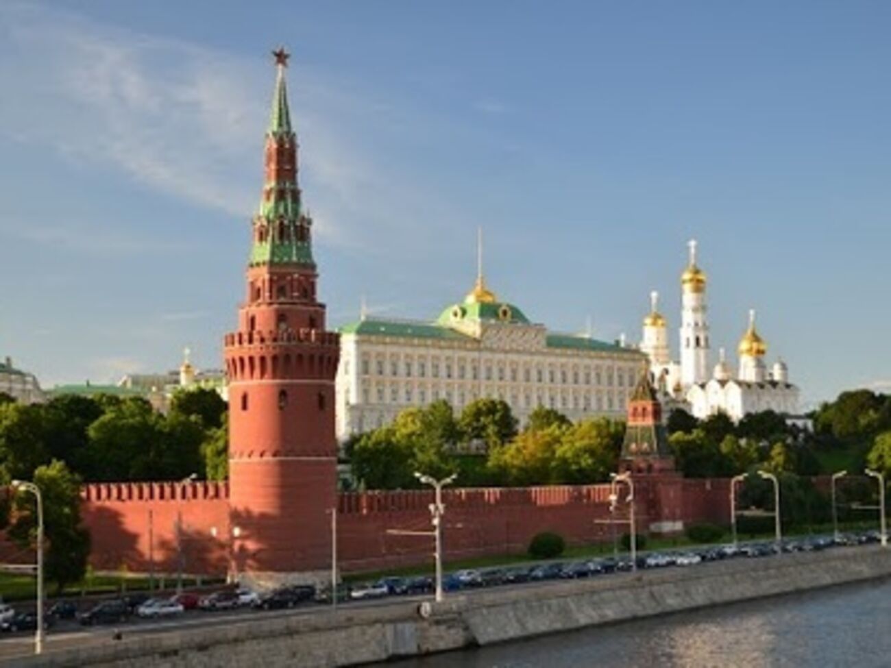 Продать Кремль организаторы лота не успели