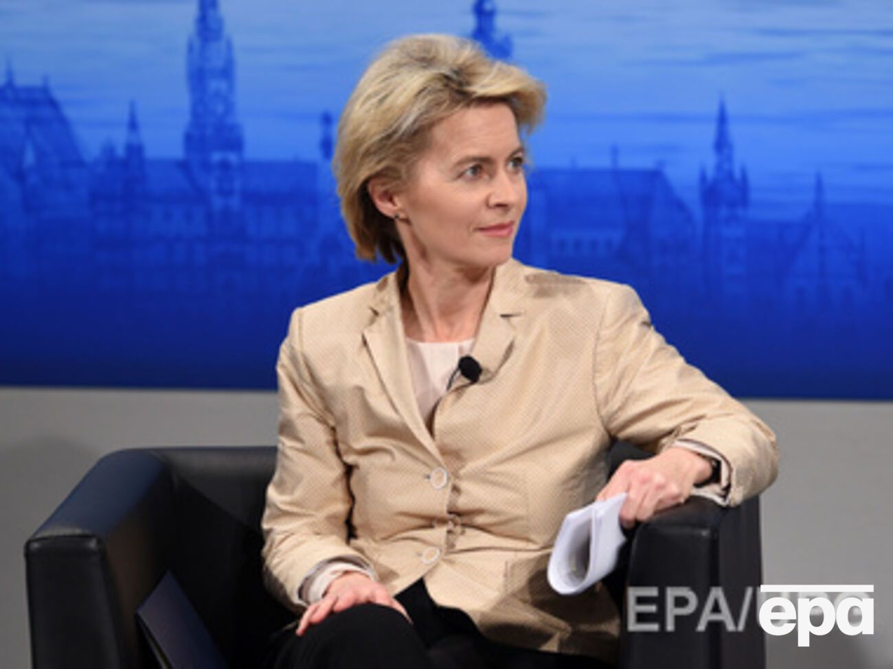 Германия разрабатывает новую концепцию взаимоотношений с РФ, заявила глава Минобороны ФРГ