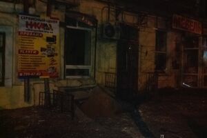 В результате взрыва в доме выбило стекла