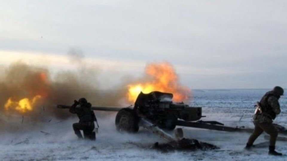 Боевики демонстрируют отвод техники