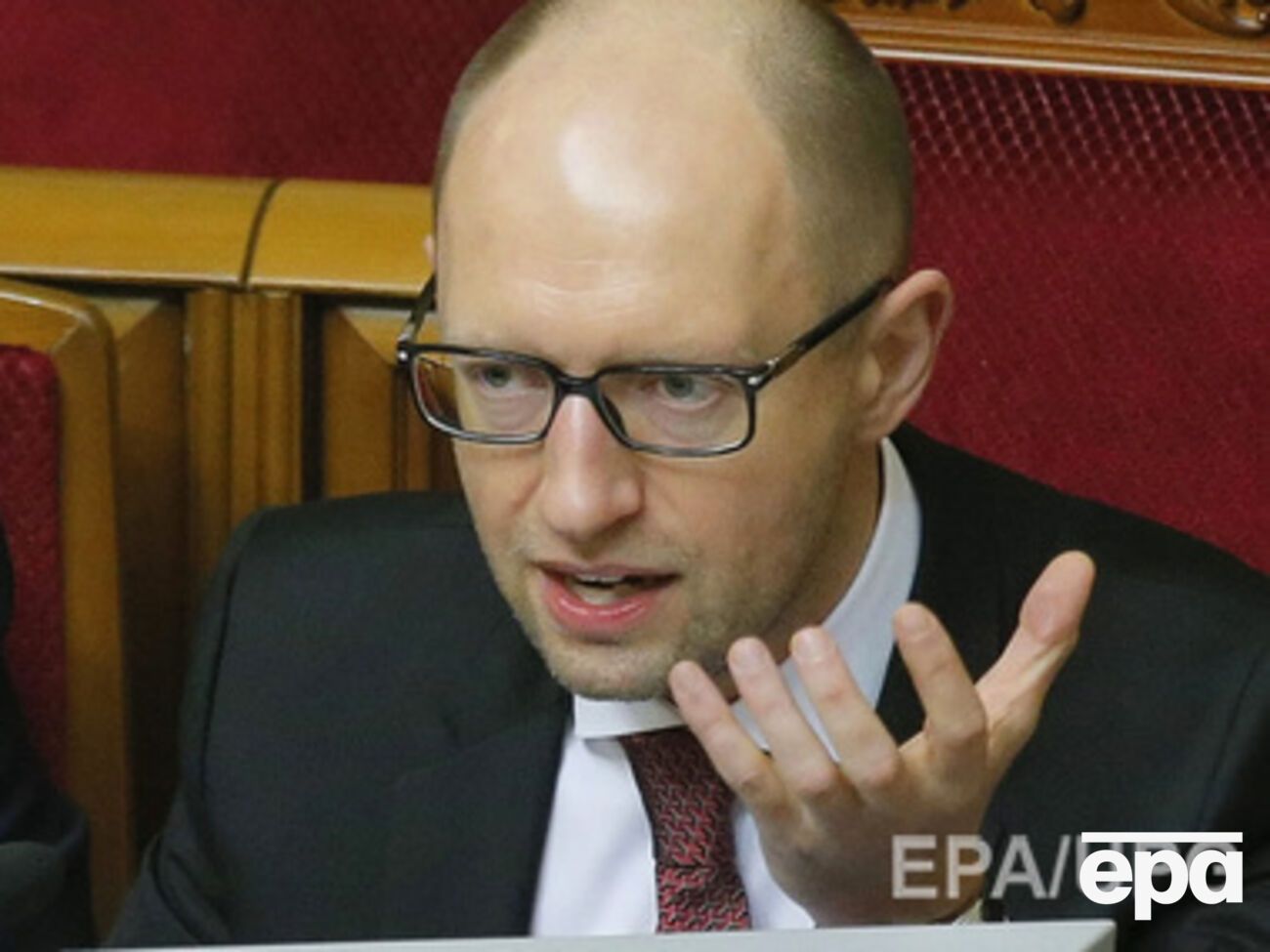 Премьер подчеркнул, что оплачивать будут лишь электричество, которое подается на подконтрольные Киеву территории