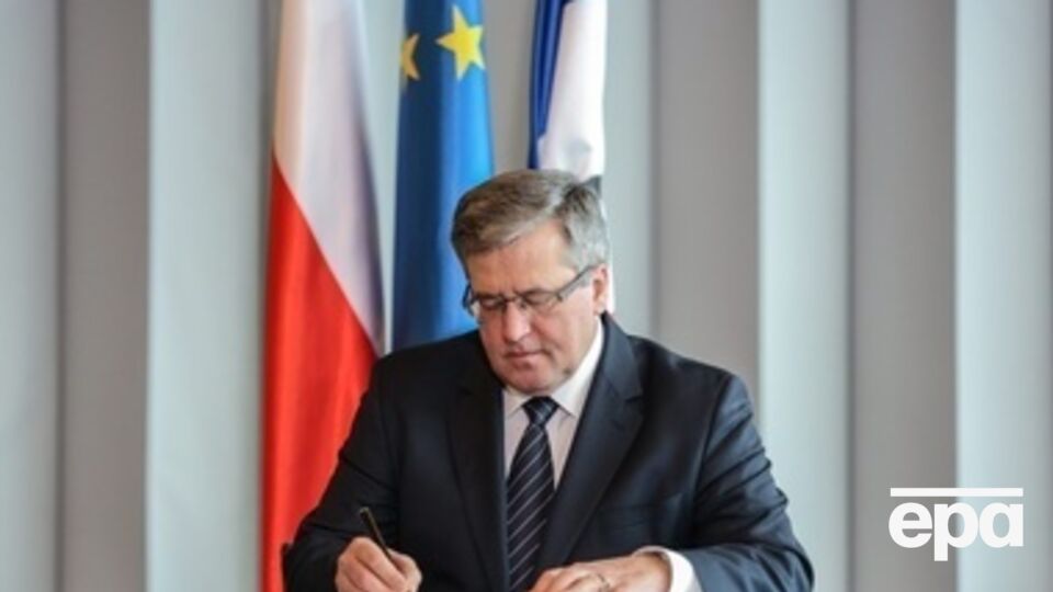 Коморовский считает, что Минские соглашения находятся под угрозой срыва