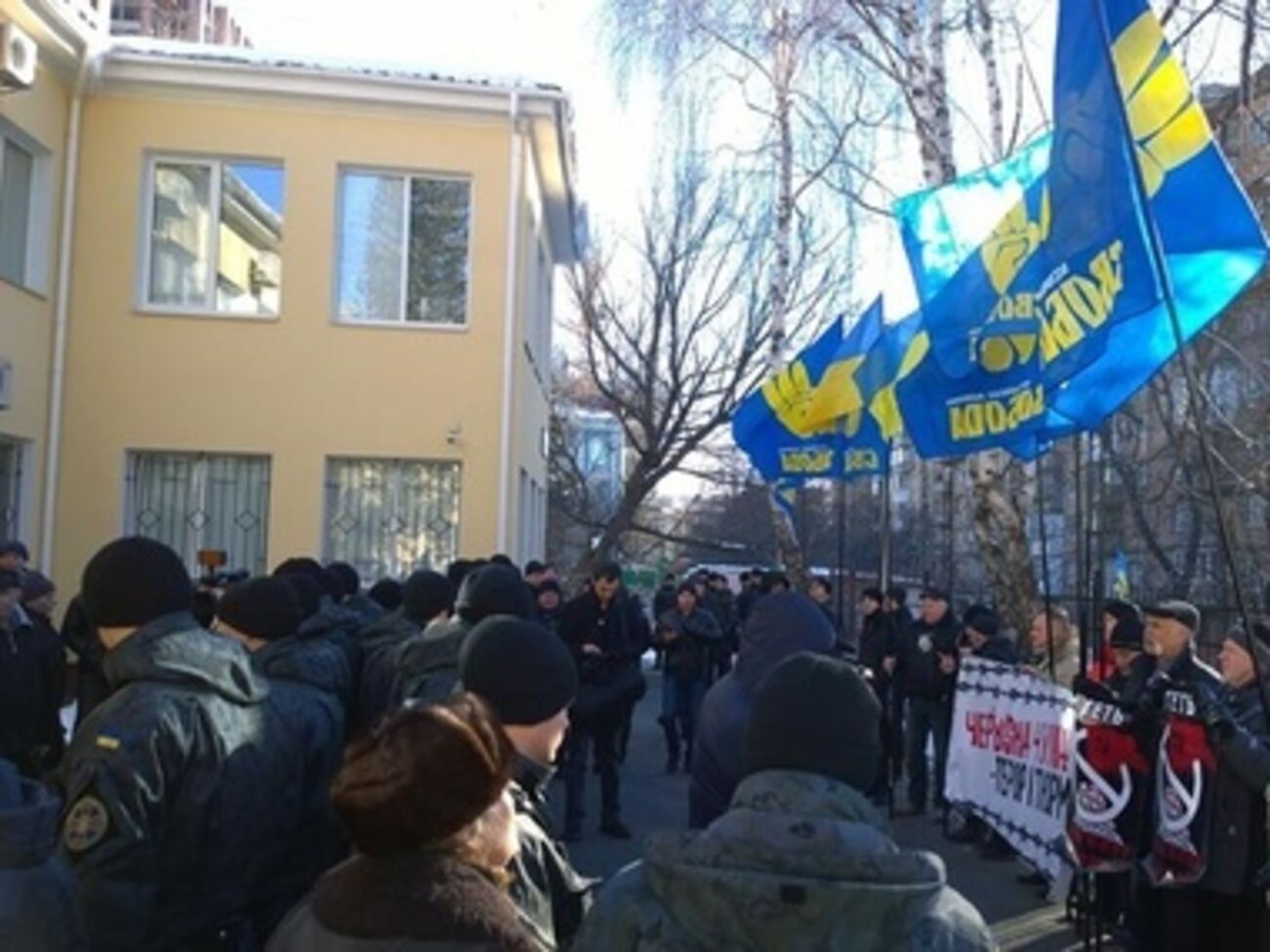 Под судом митингуют КПУ и "Свобода"