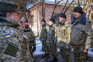 Петр Порошенко встретился с вышедшими из Дебальцево военными