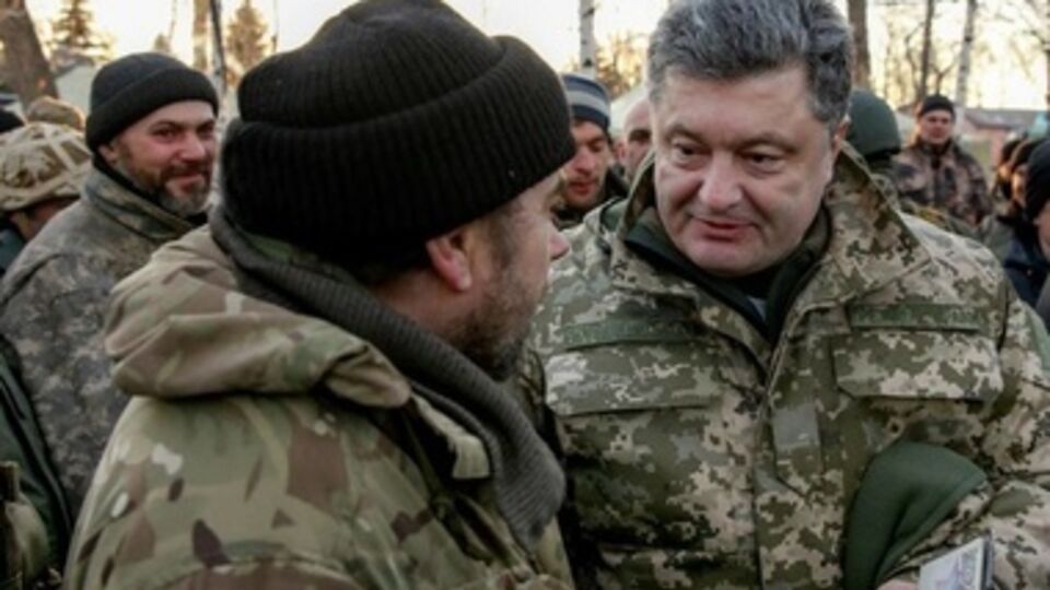 Порошенко поблагодарил украинских военных за мужество и героизм, проявленные при выполнении боевого задания