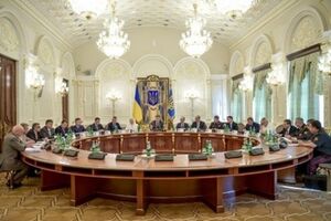 Началось заседание СНБО под председательством Порошенко