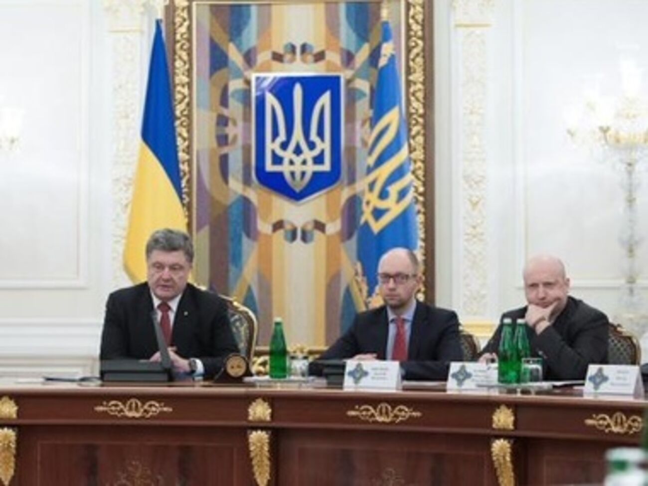 Сегодня состоялось заседании СНБО при участии президента Петра Порошенко, премьера Арсения Яценюка и секретаря Совбеза Александра Турчинова