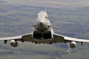 Истребители британских ВВС "проводили" российские самолеты