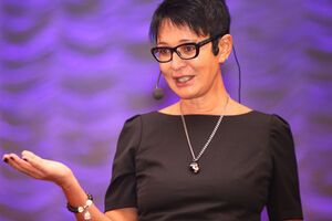 Хакамада: Каждый вечер мы обсуждаем, как заменить американских куриц кроликами