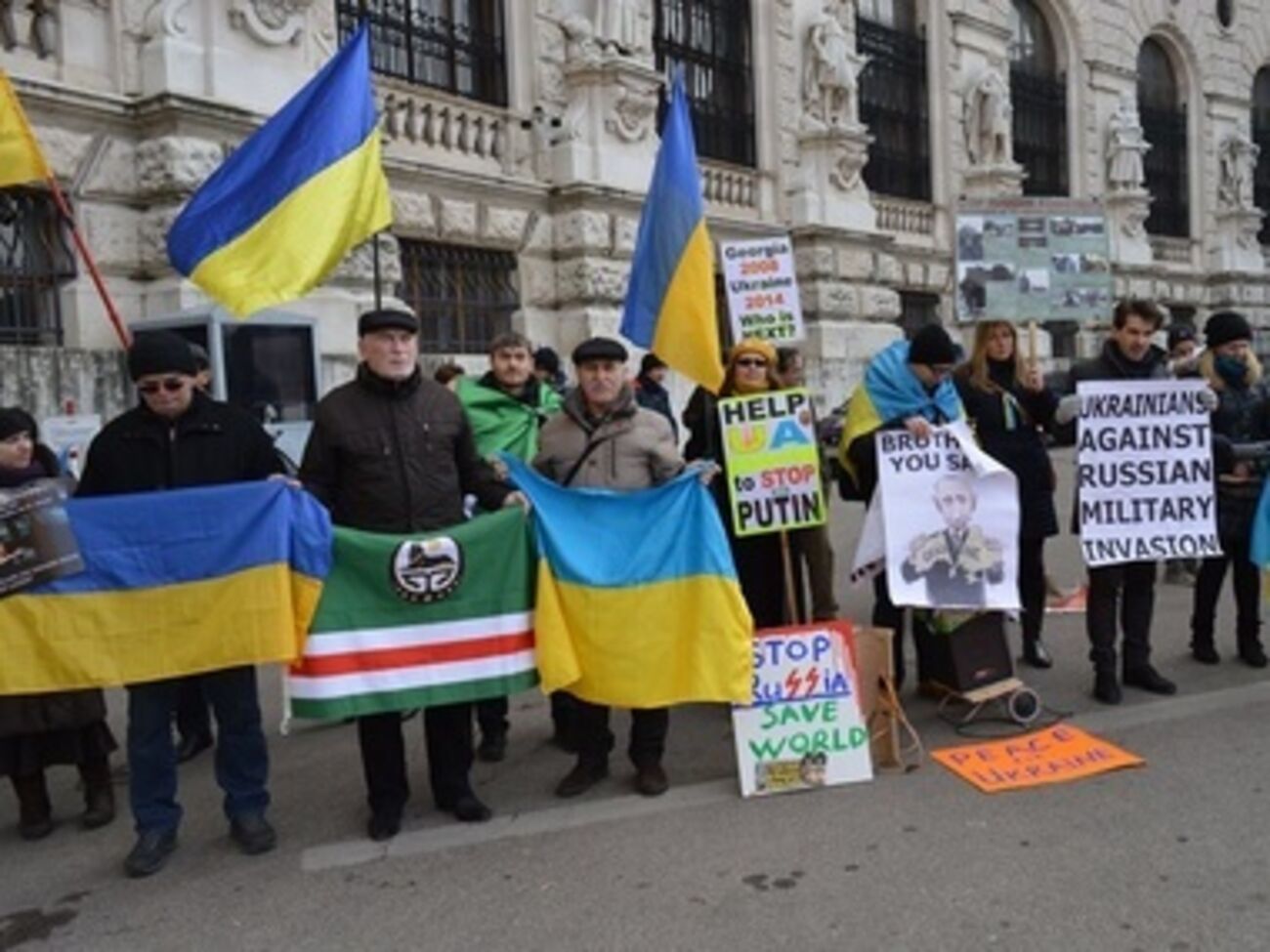 В Вене под зданием ОБСЕ прошла акция против российской агрессии в Украине. Фоторепортаж
