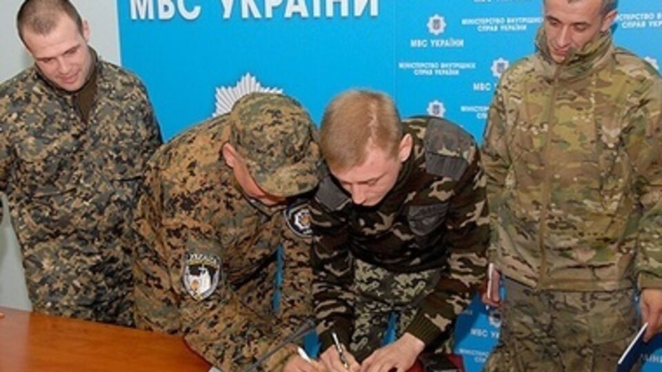Командиры батальонов МВД и Нацгвардии подписывают совместное заявление