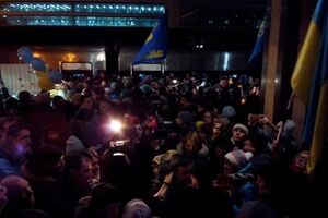 В Киеве встретили поезд с военными из Дебальцево. Фоторепортаж