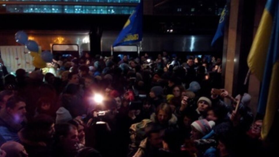 В Киеве встретили поезд с военными из Дебальцево. Фоторепортаж