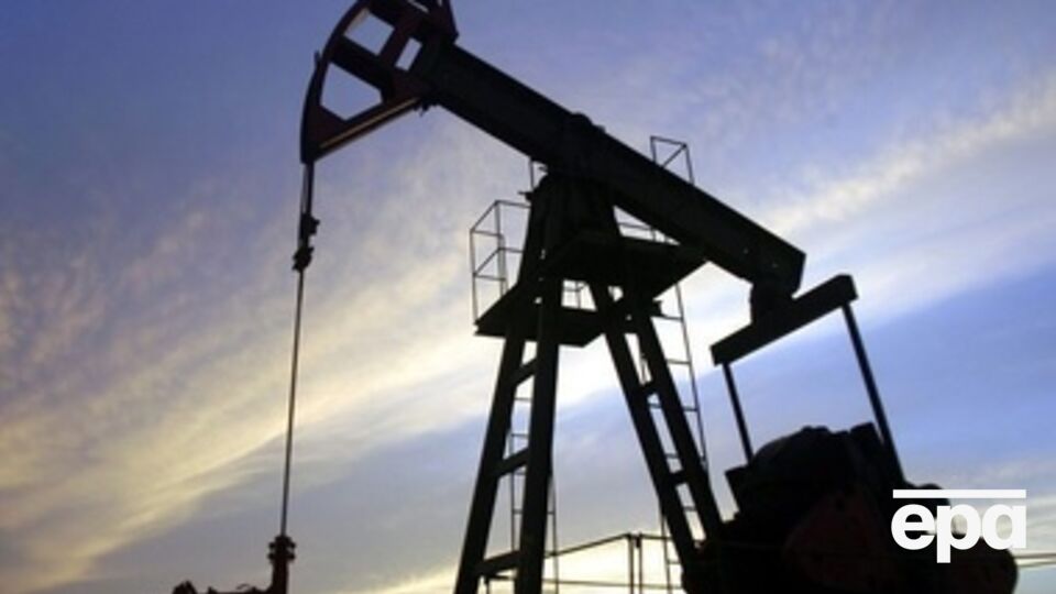 Цены на нефть снизились после скачка