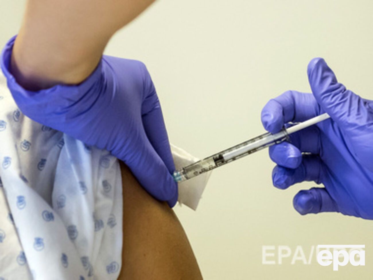 Начались новые испытания вакцин против вируса Эбола