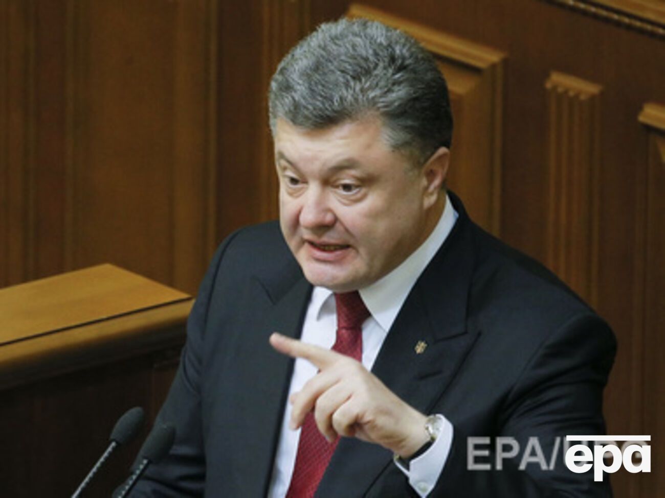 Порошенко: Уверен, что министр юстиции Петренко уже подготовил достаточное количество бесплатных камер для желающих обогатиться за счет государства