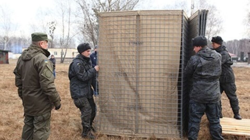 Защитная конструкция монтируется за считанные минуты