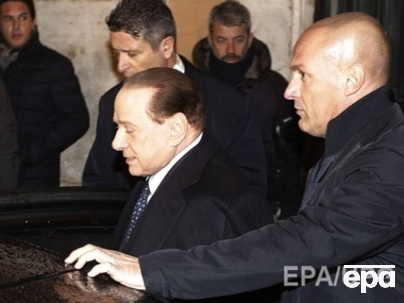 В середине апреля 2014 года Миланский суд приговорил Берлускони к году общественных работ по делу о махинациях с налогами в компании Mediaset