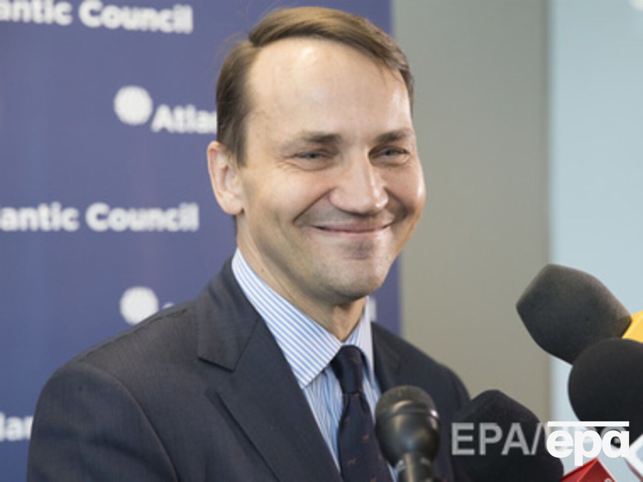 Сикорский:&nbsp;Я пытался убедить президента Порошенко, что нормандская формула не выгодна для Украины