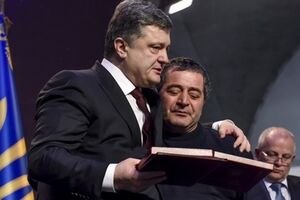 Порошенко встретился с семьями героев Небесной сотни. Фоторепортаж