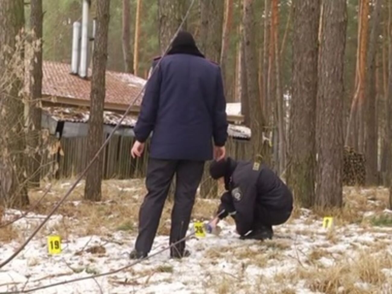 Правоохранители проводят следственные действия возле дома Сергея Одарича