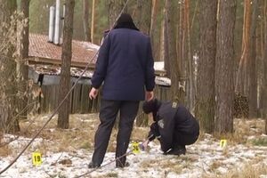 Правоохранители проводят следственные действия возле дома Сергея Одарича