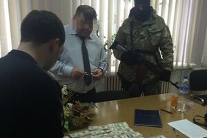 По факту открыто уголовное производство по ч. 3 ст. 368 УК (получения неправомерной выгоды должностным лицом) Украины