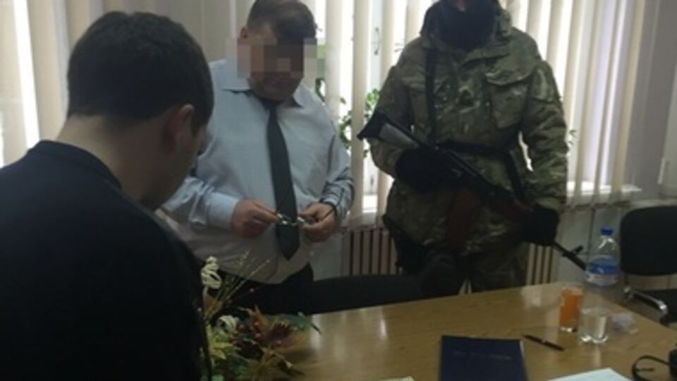 По факту открыто уголовное производство по ч. 3 ст. 368 УК (получения неправомерной выгоды должностным лицом) Украины