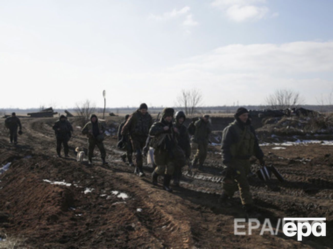 Many soldiers we leaving Debaltsevo on foot